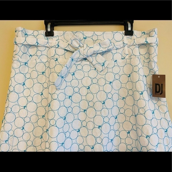 DJ&Co White Linen blend Belted Embroidered Skater Style Skirt Size 16 NWT - Picture 2 of 11